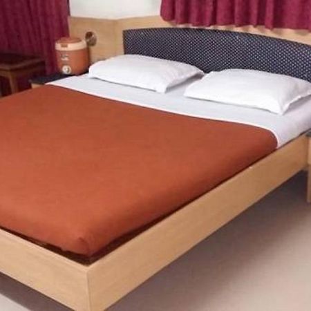 Hotel Sheetal Palace Pune Zewnętrze zdjęcie