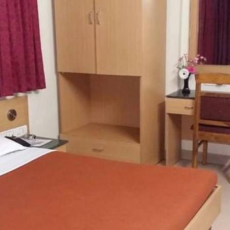 Hotel Sheetal Palace Pune Zewnętrze zdjęcie